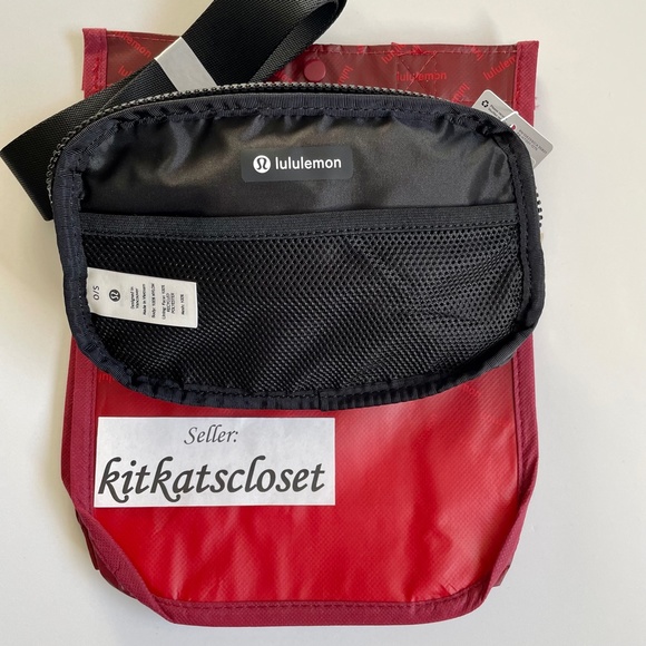 🆕 **BLACK WITH GOLD HARDWARE** NWT lululemon everywhere belt bag EBB 1L - Picture 7 of 8